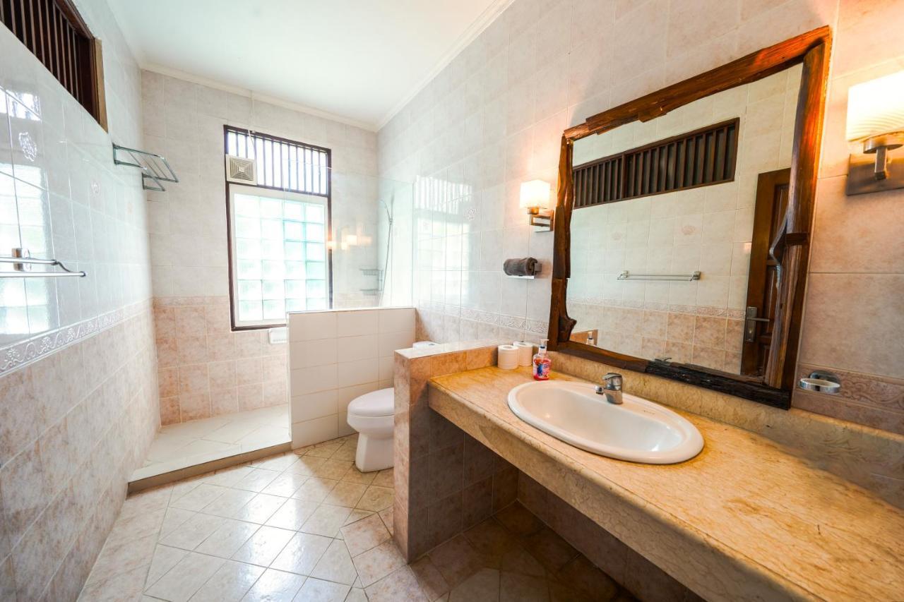 Sanket - Kuta - 6 Bedrooms - 6 Bathrooms - Great Location Kuta Lombok